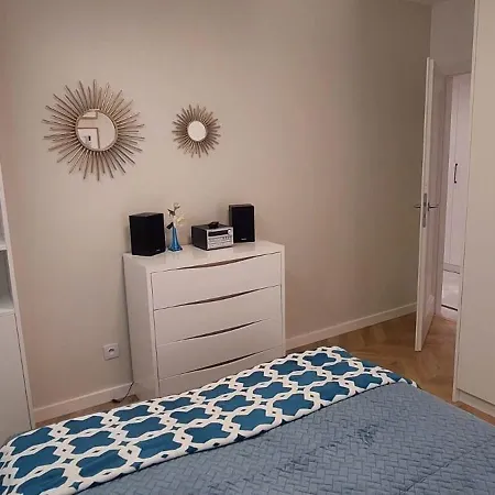 Cozy With Balcony 20 Minutes From Warsaw By Renters Apartmán *
